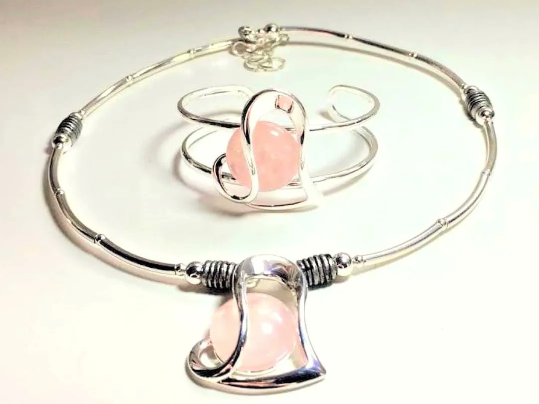 WickedFishBiz's tweet photo. Carillion in Rose Quartz - https://t.co/8SD64ZbMgl also available as separates. #pink #handmade #heart #etsy #jewellery #craft #rosequartz #statementearrings #statementjewelry #statementnecklace #prettyinpink #thinkpink #lovepink #babypink #quartzcrystal #pinkrose #pinklove https://t.co/UtX672hgwT