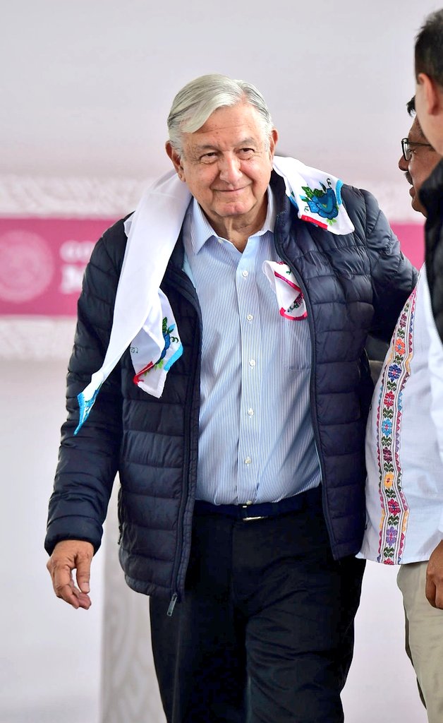 Mike_Oviedo's tweet photo. Jamás un pueblo cuando tiene un buen líder y un buen gobernante lo abandona, siempre estará con él, por ello seguimos con @lopezobrador_.

Feliz Jueves. https://t.co/DYUBQITZTF