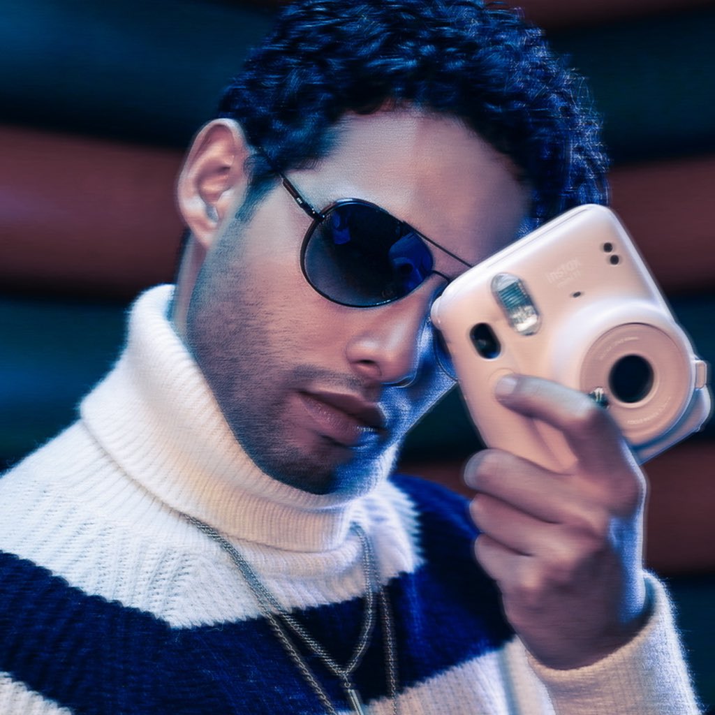 Aviators, yes please!🫣

<a href="/SiddyChats/">Siddhant Chaturvedi</a> looking retro as ever in #IDEEEyewear

#sunglasses #frames #shades #eyewear #IDEEEyewear #Retro