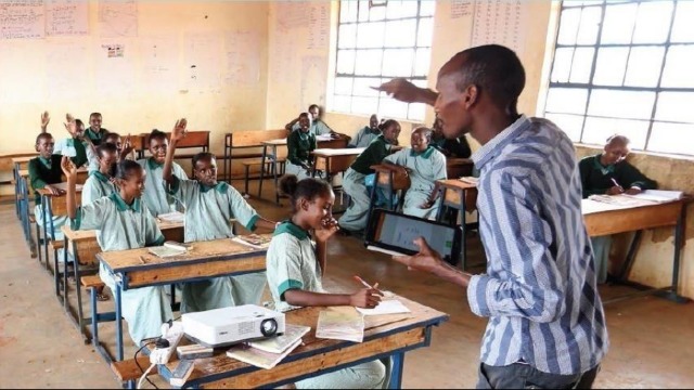 FCDOGEC's tweet photo. 🚨BLOG: Supporting successful curriculum reform in Kenya
In this blog @aliciacmills outlines the challenges of curriculum reform in #Kenya. She draws lessons/advice from GEC projects working with govt, teachers and pupils at the time to make it a success
👉https://t.co/lpRq2RrvZq https://t.co/9P61rTujWQ