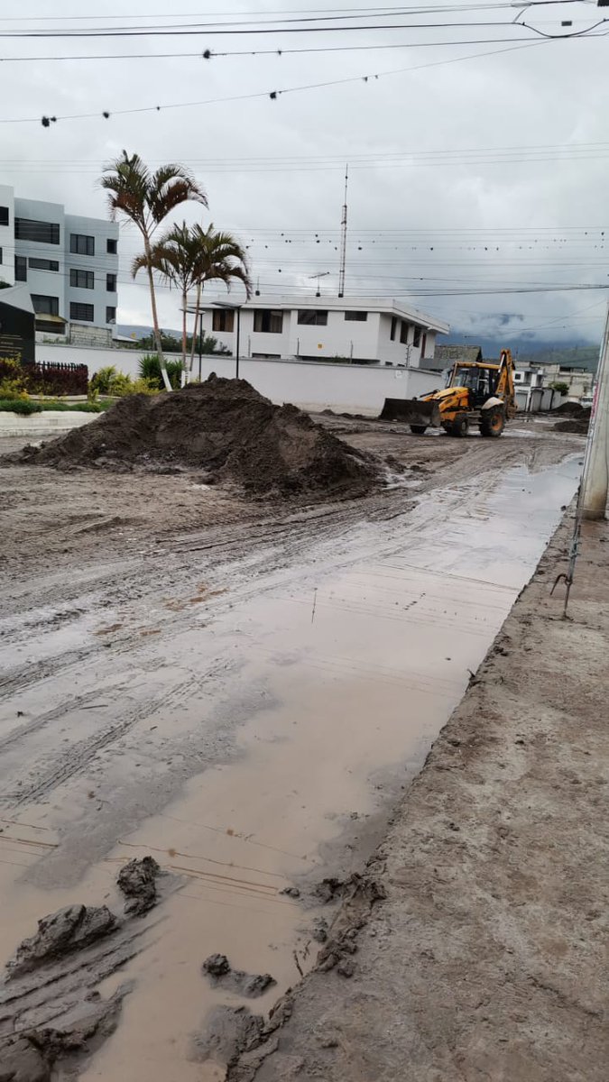 sr_georg's tweet photo. @ecu911Ibarra por favor necesitamos ayuda para retirar todo ese lodo acumulado https://t.co/HbG2f9LeMC