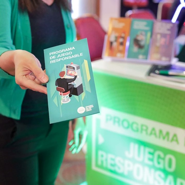 JResponsableBA's tweet image. ✅ Acciones Día Internacional del Juego Responsable. 

💚 El Director General del Programa, Lic. Mauro Ernesto Guevara, visitó el Bingo de la ciudad de La Plata, de @codereAr Argentina, para participar de una jornada de concientización sobre 
#JuegoResponsable.
