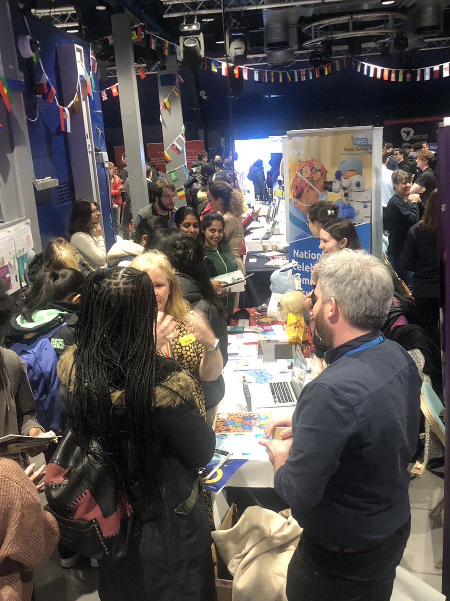 Great engagement with students @UniofSurreyFEPS STEM careers Fair, showcasing Healthcare Science careers in the NHS <a href="/RoyalSurrey/">Royal Surrey</a> <a href="/RSCH_RTphysics/">Royal Surrey Radiotherapy Physics</a>