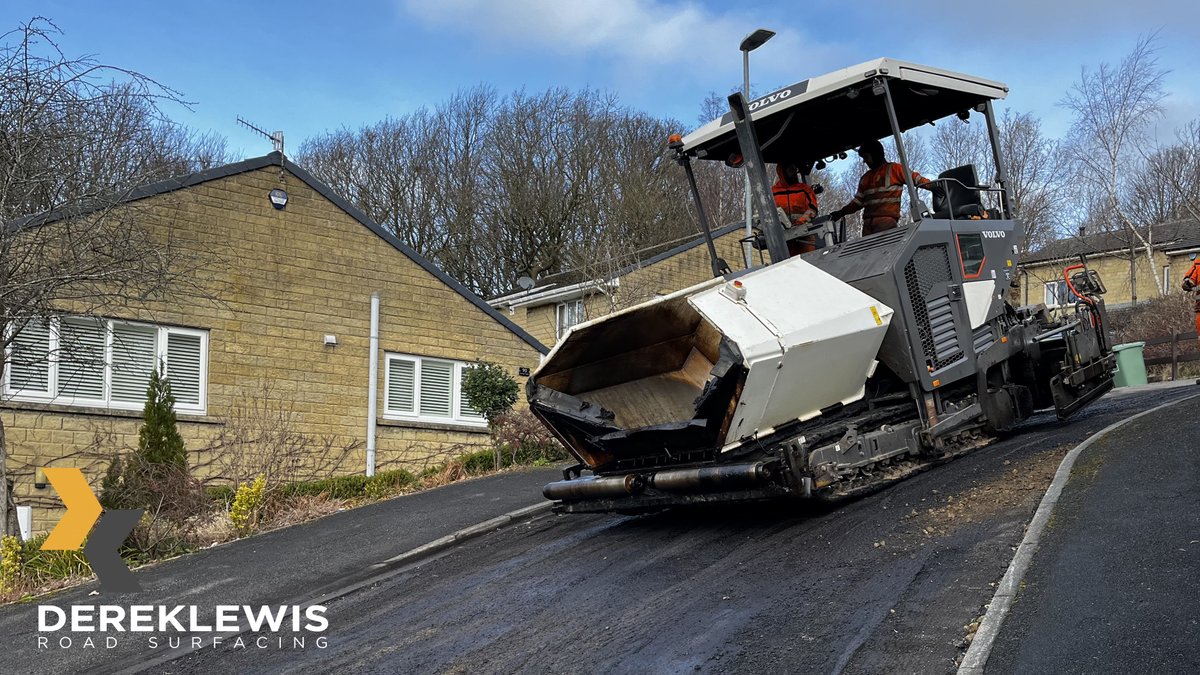 DerekLewisLtd's tweet photo. Well, this was no ordinary surfacing project… far from it. 

Follow the link to read more: ->
https://t.co/QdrN1Tkh4x

#roadsurfacing #civilengineering #westyorksire #asphaltpaving https://t.co/cSBsFOZnPE