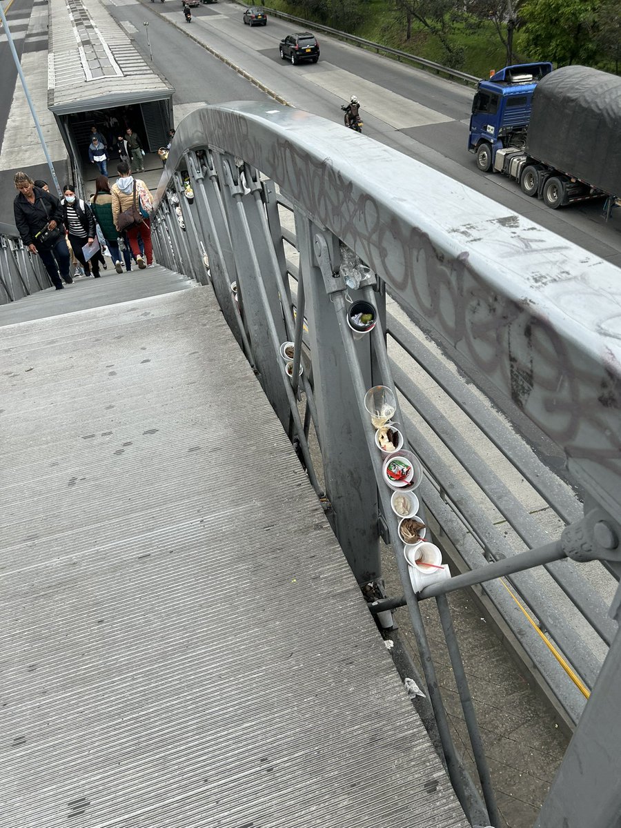 Bogotano, ¿por qué odias Bogotá? <a href="/Educacionbogota/">Secretaría de Educación de Bogotá</a> <a href="/CulturaenBta/">Secretaría de Cultura de Bogotá</a> <a href="/Bogota/">Alcaldía de Bogotá</a> <a href="/PeatonBog/">Peatón Bogotá</a>