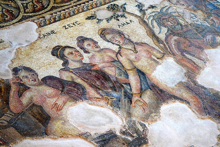 zsofia_kollar's tweet photo. The most popular hair coloring in ancient Rome was blond, which was associated with the exotic and foreign appearance of people from Gaul, present-day France &amp; Germany. Roman prostitutes were required by law to dye their hair blond in order to set themselves apart.
#historyofhair https://t.co/duDWWpvSpf