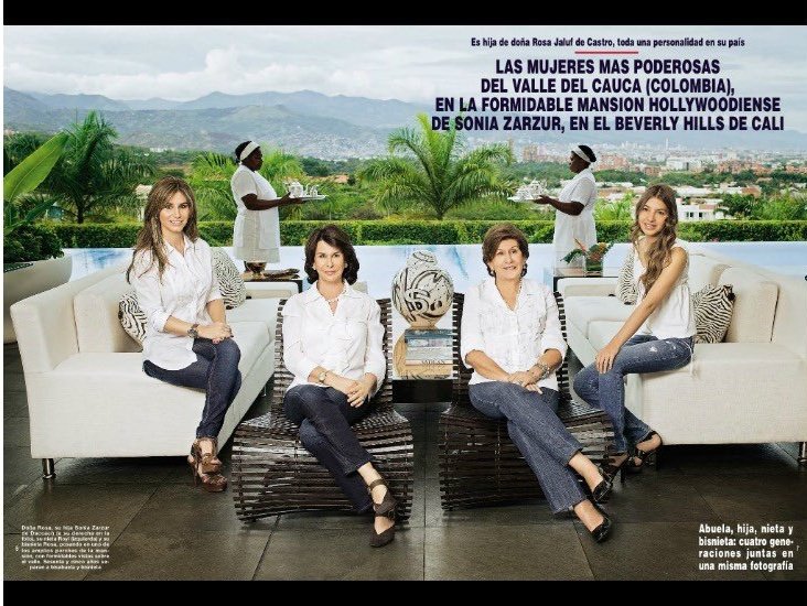 petrogustavo's tweet photo. Lo que les molesta a los descendientes del poder mal habido es que las de atrás se sienten al lado. https://t.co/8AWHEbGaQt