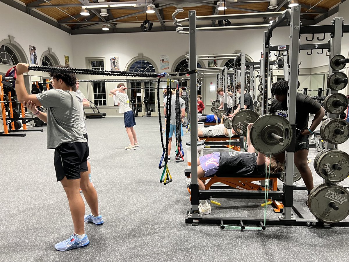CoachMatteo_WFS's tweet photo. 6:00 AM group brought the sun up at Woodberry. Coach @ConnorJessop had the boys going.
And good lord is there anything better than a fridge full of protein? @Sports_RD
Unrivaled.
#WillBeforeSkill
#EarnedNotGiven https://t.co/MCELK5zcvV