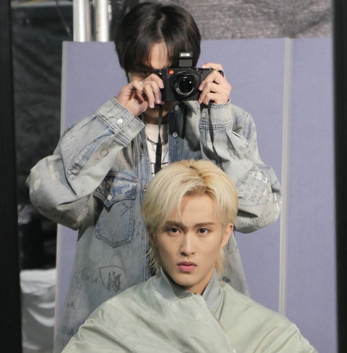 맑
에게 익숙할 거울 속 얼굴을 
헤촤니의 렌즈로 보니까 기분이 이상해요