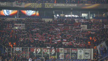 LoNikaia's tweet photo. Apparement on remplie pas nos parcage à l’extérieur en coupe d’Europe….vraiment bizarre 🤔🤔 #OGCNice https://t.co/zhGQMod94i