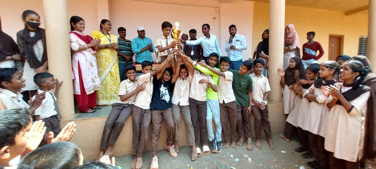 1st prize winner boys team in kho kho