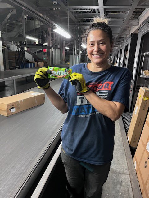 AbdulAb45258458's tweet photo. Team Willowbrook is recognizing today’s “Zer0 Her0es”. Way to go, D’myshea, Johnnie, Zuly and Nathan. Providing perfect service to your customers 👏👏👏👌
#WillowbrookStrong
#WillowBest
#TogetherWeAreUPS
@SoCalLeaders
@ealarcon10
@Buckeyes2231
@RedRiverUPSers
@UPSers https://t.co/yVGVzR1h6z