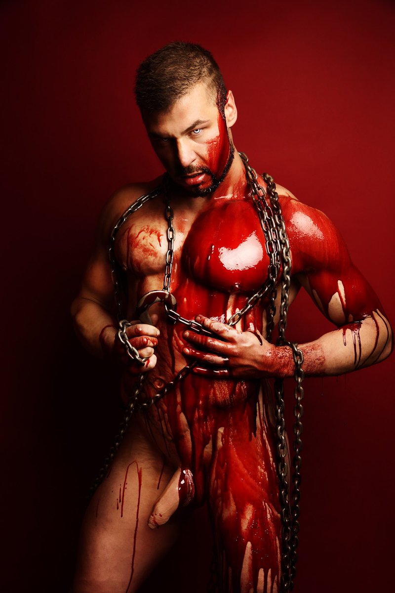 myrkky's tweet photo. “2 RED” 📕🩸🩸🩸
Ft. @TaurenLdn 
📸 @myrkky 
https://t.co/cAYUKyBYIV 
😈

#photography #horror #sfx https://t.co/H7mk2G4FKT