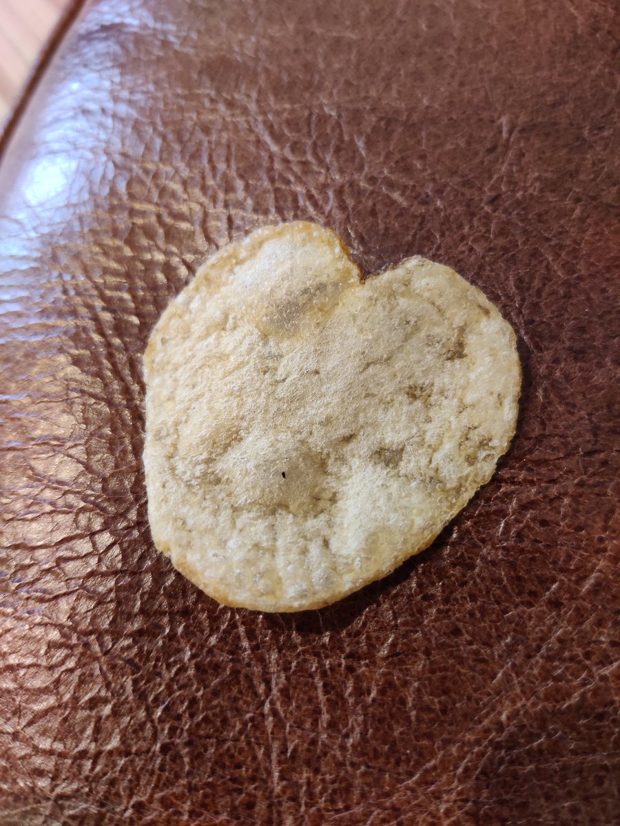 dbarrowcliff's tweet photo. Plucked from a bag of smoky bacon 🥓 🐽 @walkers_crisps #lovefromwalkers https://t.co/kdptQT5YMd