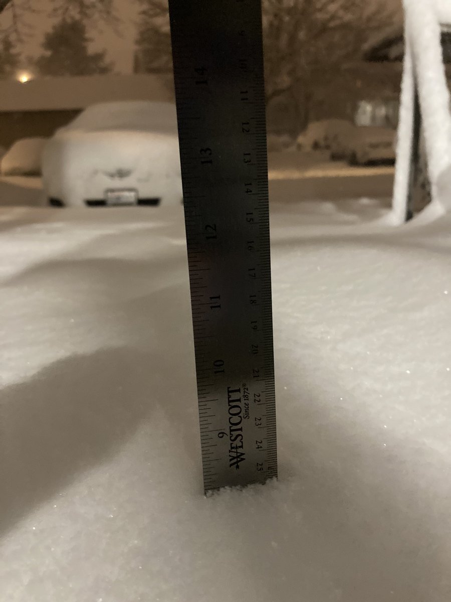 BrianKn74445283's tweet photo. Ugh . Not going anywhere today either. #pdx #snow https://t.co/m6YbN5MrwA