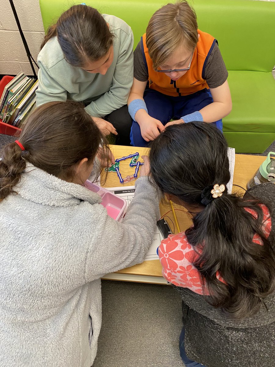 Scientists are #collaborators, #problemsolvers and #communicators. Today they worked together to create a closed circuit! @FCPSScience <a href="/oakhilles/">Oak Hill Elementary</a> #POG