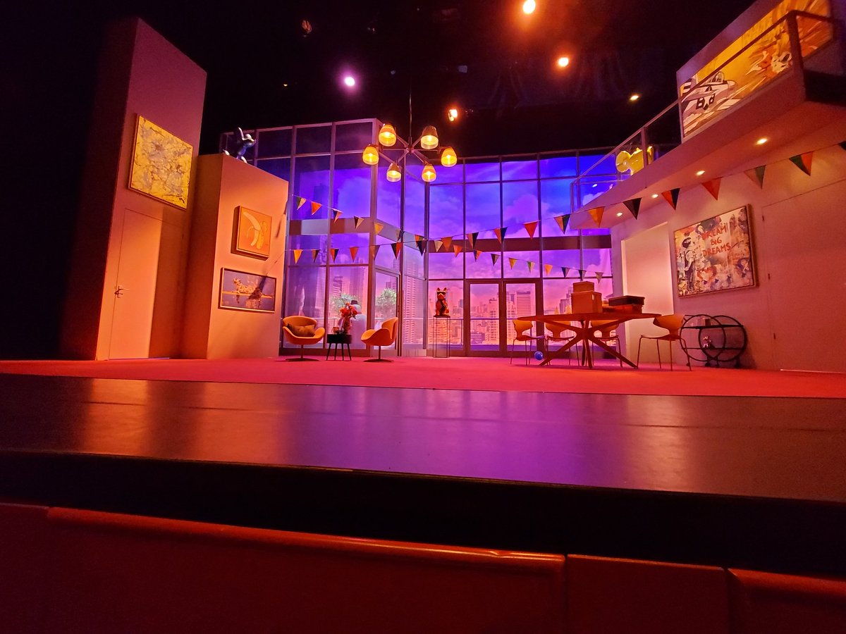 RemconS's tweet photo. Een fantastische avond gisteren in @TheaterOrpheus, ondanks alle technische problemen was dit de beste Vermeulenshow in jaren! @jonvaneerd je bent geweldig, dank voor het lachen! https://t.co/Udv9H8GIpo
