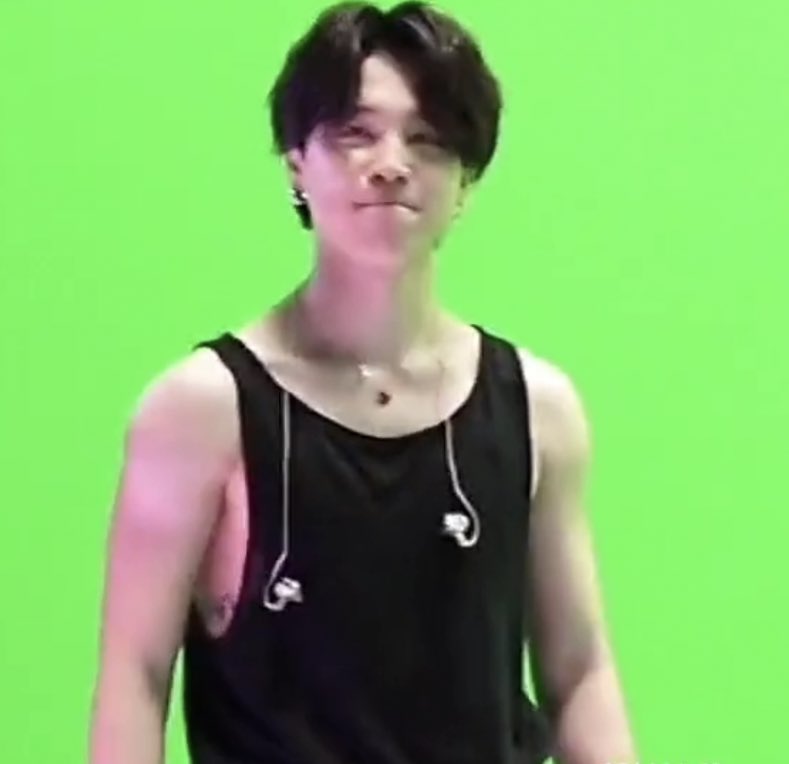 PJM_vocal's tweet photo. DAMN???? PARK JIMIN ?? THE SHOULDER ??@£@&amp;@ https://t.co/bQeP9gJfe4