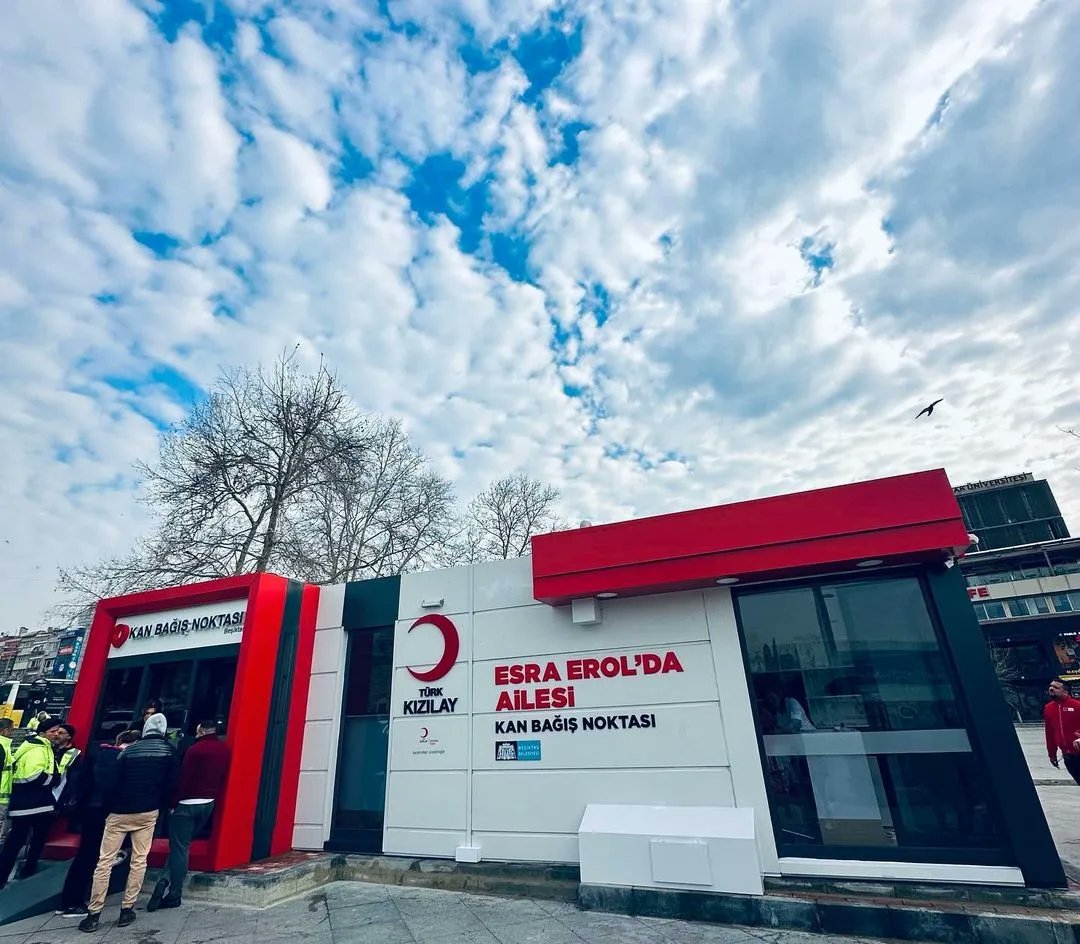 KanverOrg's tweet photo. Birimizin canı yandığında hepimizin canı yanar...

Bugün "Esra Erol'da Ailesi" bağışlarıyla Beşiktaş Barbaros Meydanında kan bağışı noktamız açıldı.

İyi ki varsın #KanDostum🩸 https://t.co/S3t7rWLlxv