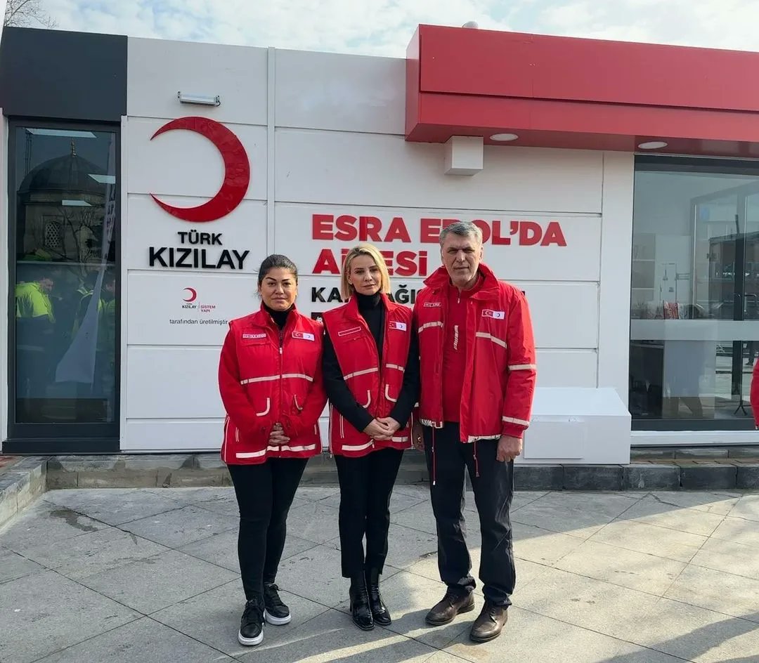 KanverOrg's tweet photo. Birimizin canı yandığında hepimizin canı yanar...

Bugün "Esra Erol'da Ailesi" bağışlarıyla Beşiktaş Barbaros Meydanında kan bağışı noktamız açıldı.

İyi ki varsın #KanDostum🩸 https://t.co/S3t7rWLlxv