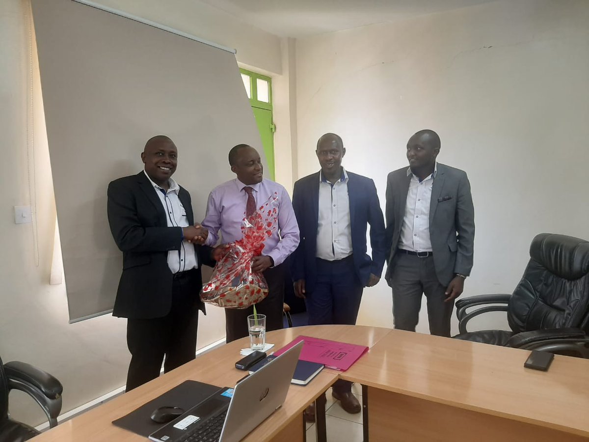 jitegemea's tweet photo. #TBT
A courtesy call from James Kimani Mbui the Managing Director of Amica Savings & Credit to Laban Hihu the Chief Executive Officer of @Jitegemea during valentine's day 14/02/2023. On the right two team members from Amica Savings & Credit.
#ReadyToGiveaHand https://t.co/j6J2qYAteQ