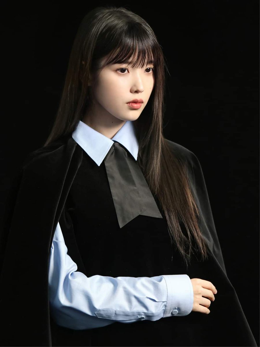 iu_pics's tweet photo. IU with bangs is flawless 😍 https://t.co/W9Fj0NpL7L