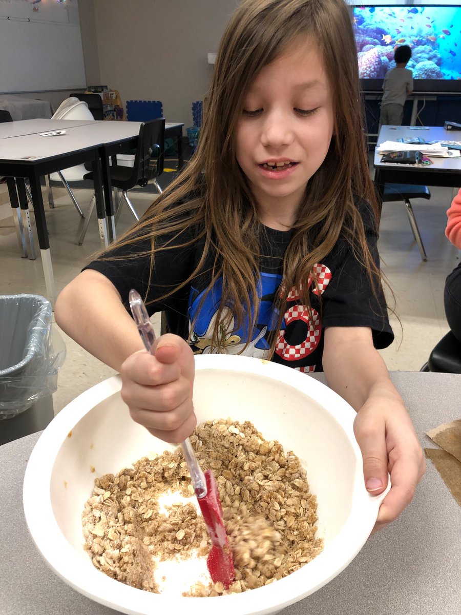 Miss_J_Piazza's tweet photo. Yesterday we made apple crisp with leftover apples we had in our snack bin. Our room smelled so good and the crisp was delicious! #gecdsbgains @WestgateWolves https://t.co/iZmYoMumsR