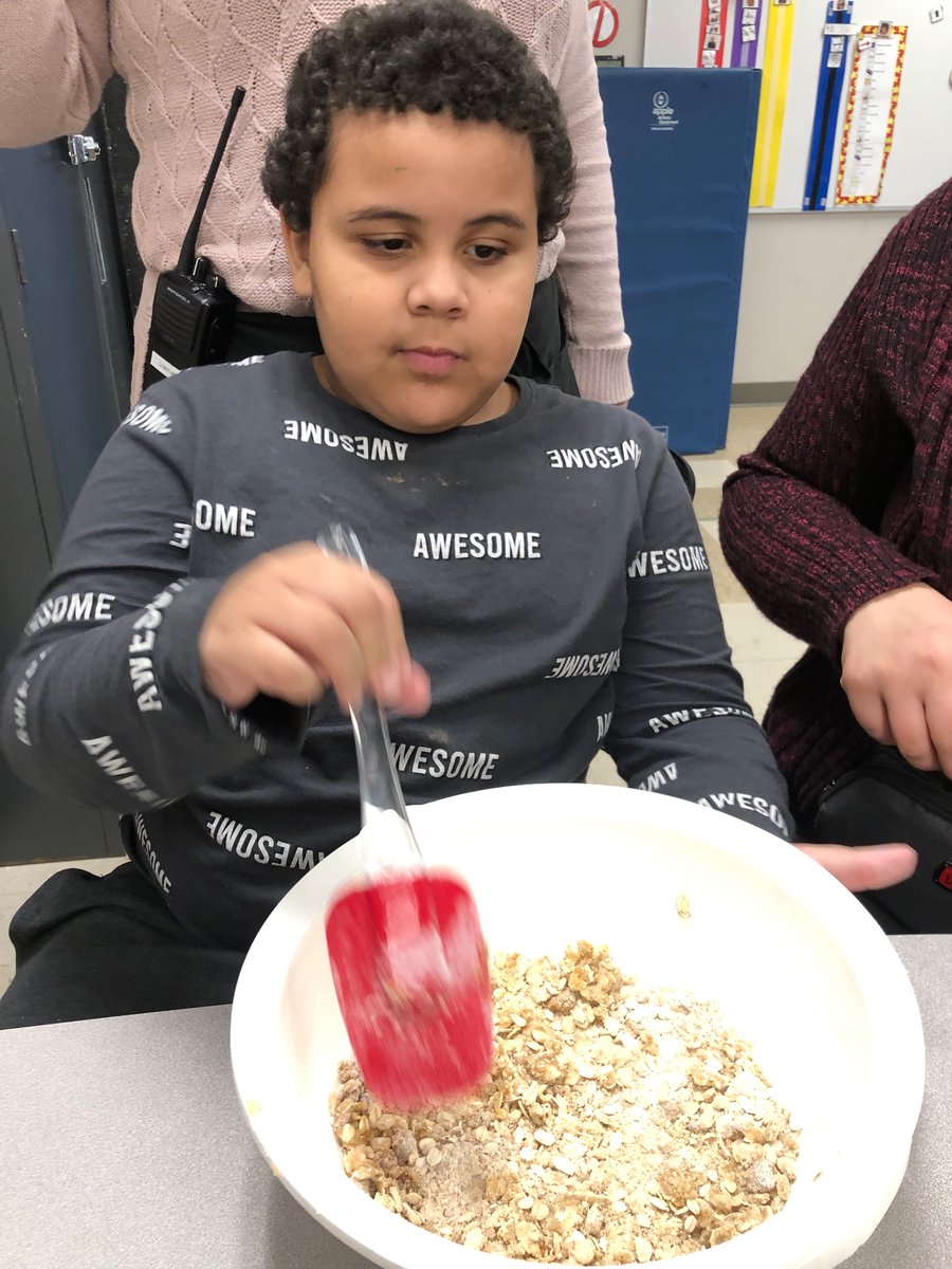 Miss_J_Piazza's tweet photo. Yesterday we made apple crisp with leftover apples we had in our snack bin. Our room smelled so good and the crisp was delicious! #gecdsbgains @WestgateWolves https://t.co/iZmYoMumsR