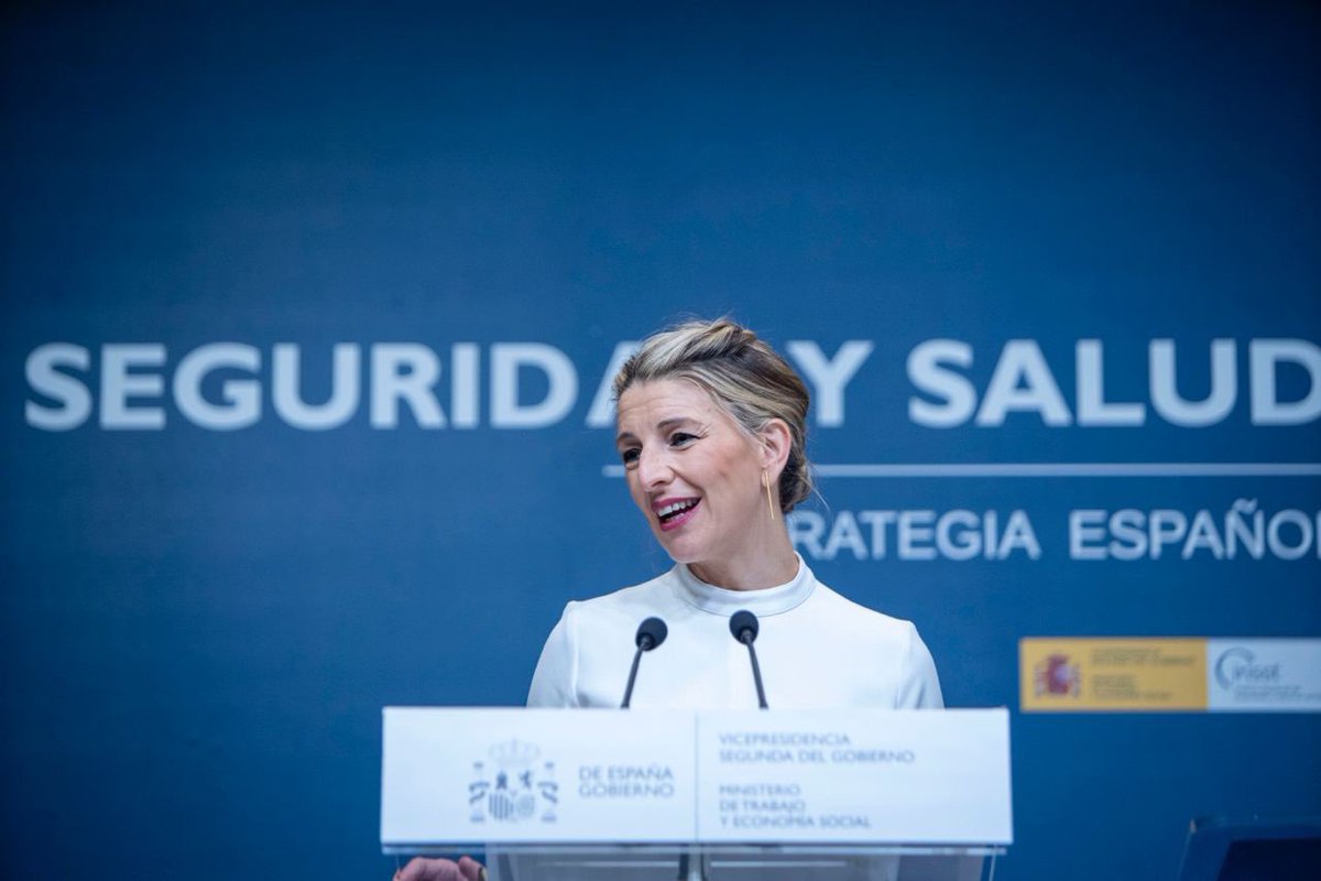 Yolanda_Diaz_'s tweet photo. La Estrategia Española de Seguridad y Salud en el Trabajo es fruto de un nuevo acuerdo del Diálogo Social. 

Un plan, hasta 2027, que implica a empresas, administraciones y personas trabajadoras y que dará paso a una nueva Mesa de Diálogo sobre prevención de riesgos laborales. https://t.co/O8P45VpKt9