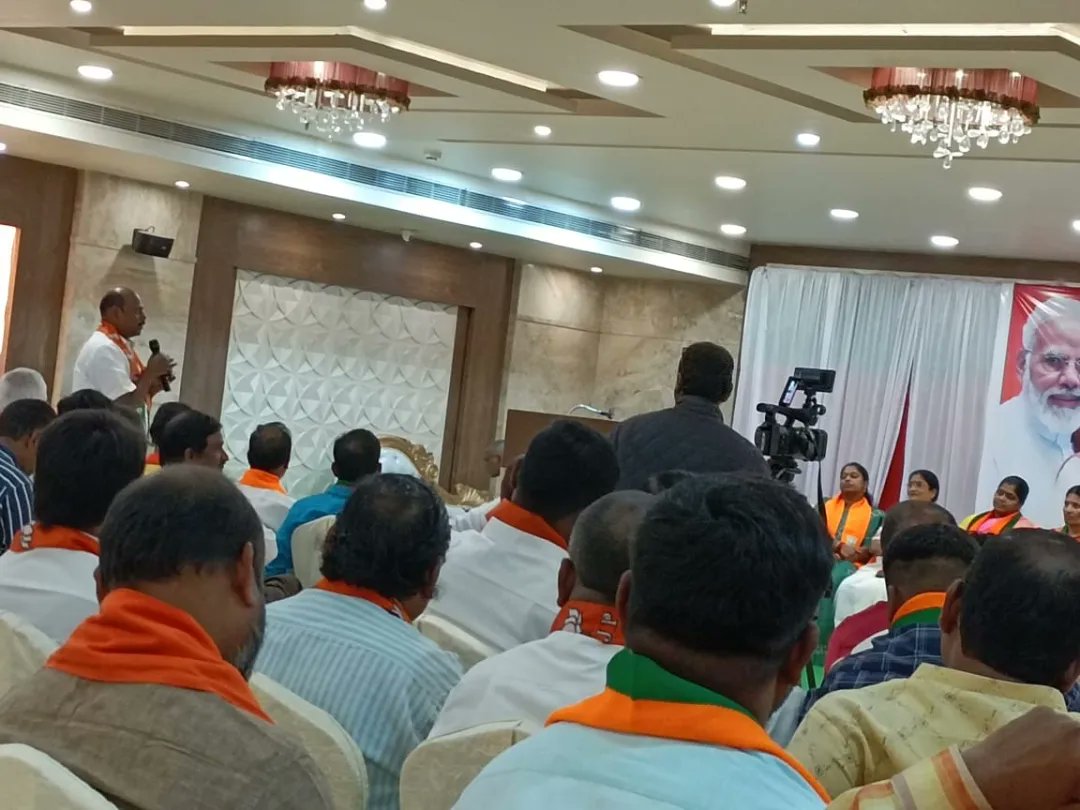 bjdmbnz's tweet photo. Bjp Bhagyanagar జిల్లా పార్లమెంట్ ప్రవాస్ యోజన శక్తి కేంద్ర ఇంచార్జ్ ల ముఖ్య సమావేశం లో పాల్గొన్న BJP SC Morcha Bhagyanagar Zilla నాయకులు కార్యకర్తలు 🚩
ముఖ్య అతిథిగా విచ్చేసిన : భారత పార్లమెంటరీ వ్యవహారాల బొగ్గు మరియు గనుల కేంద్రమంత్రి శ్రీ ప్రహాలద్ జోషి గారు 🙏🚩 https://t.co/1GTotbskU0