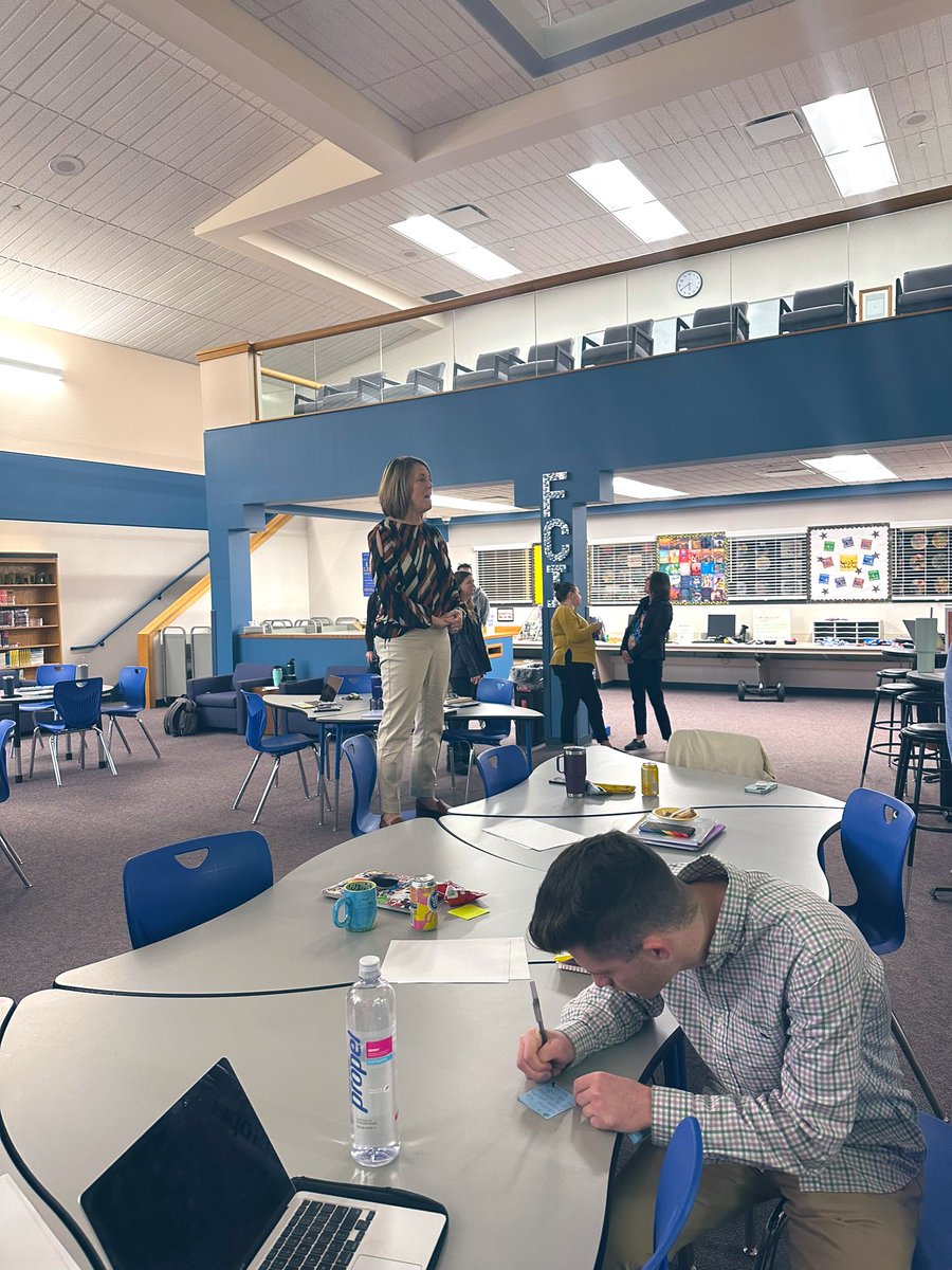 MissKane5th's tweet photo. Our fearless leader kicking us off to a great Thursday. 🎉 #OhCaptain 
@FCIFalcons  

...and, hey @MrHeideman https://t.co/Z7zRJk8Vrp