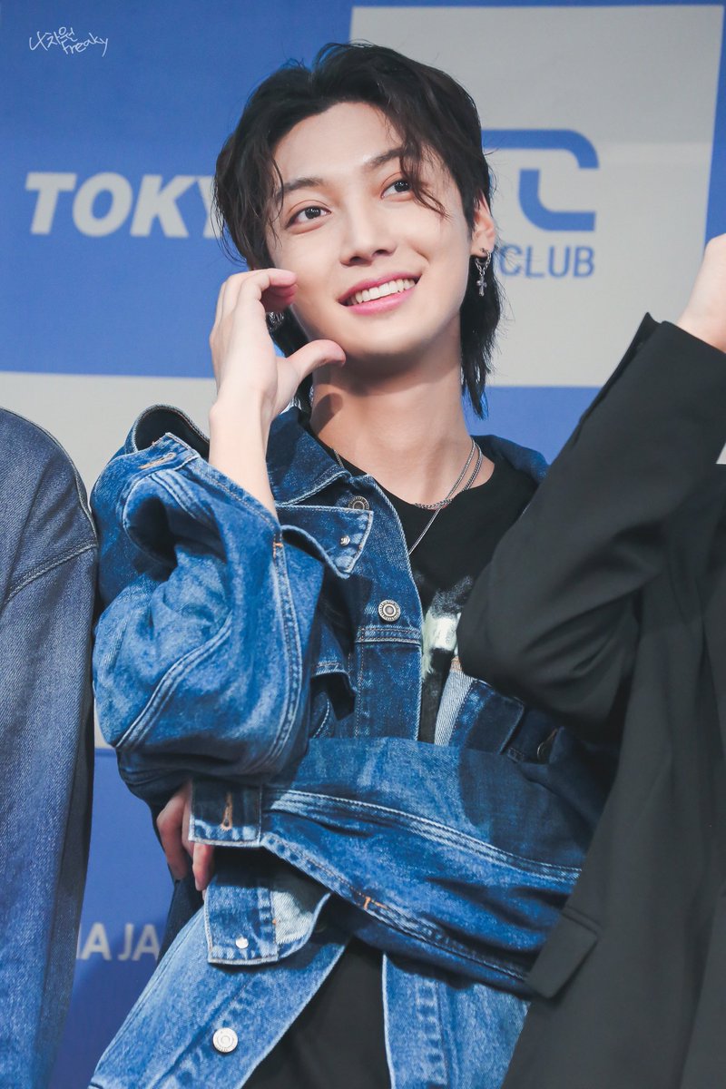 D4freakyKM's tweet photo. 《 HQ 》
🖤230219
BF LIVE EVENT in TOKYO 2023 BEGINNING
FC LIVE TOKYO

#BF #광민 #Kwangmin @KM__950424
#BOYFRIEND #보이프렌드 https://t.co/yy0IS4zi0w