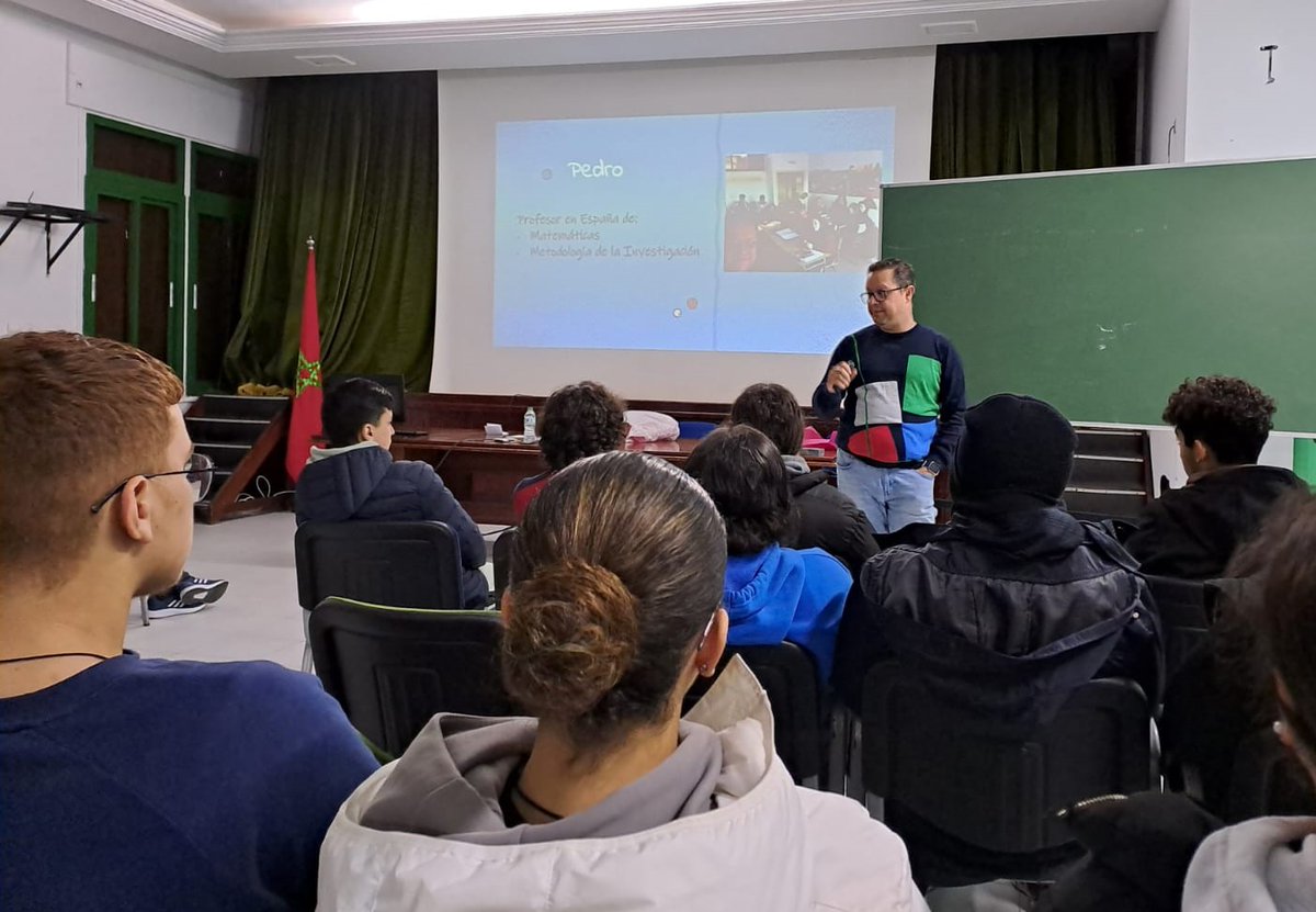 ElPilarTetuan's tweet image. 👩‍🔬¡Seguimos con el mes de la Ciencia! El profesor de Matemáticas del @ieslosalbares (Cieza, Murcia) Pedro Peinado Rocamora @pedropeinadoedu, impartió al alumnado de 3º de ESO un interesantísimo taller sobre el método científico👏
