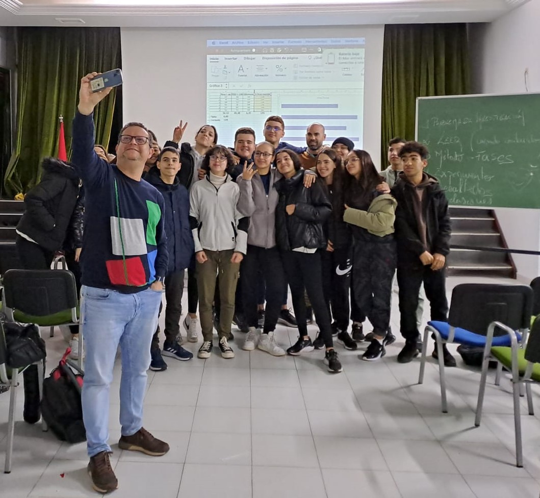ElPilarTetuan's tweet image. 👩‍🔬¡Seguimos con el mes de la Ciencia! El profesor de Matemáticas del @ieslosalbares (Cieza, Murcia) Pedro Peinado Rocamora @pedropeinadoedu, impartió al alumnado de 3º de ESO un interesantísimo taller sobre el método científico👏