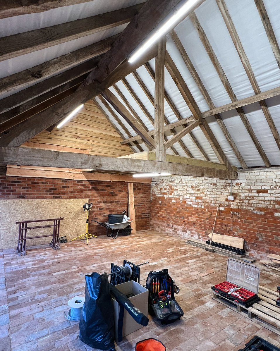 ohmsonline's tweet photo. We’re almost wrapped up on this very old fruit farm barn renovation. @KnightsbridgeML sockets/spurs &amp; @JCCLighting LED battens throughout. https://t.co/9E1LANrfcs