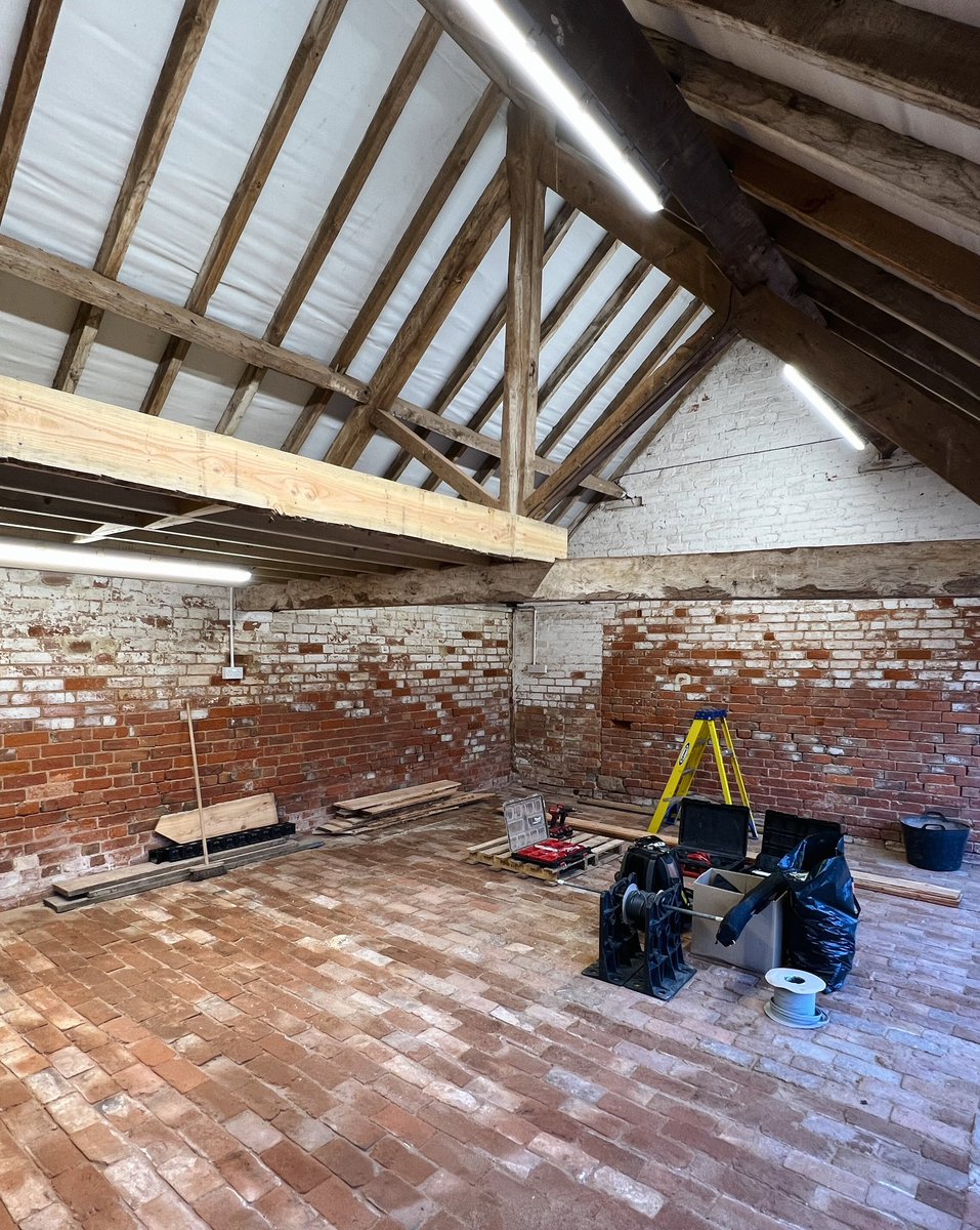 ohmsonline's tweet photo. We’re almost wrapped up on this very old fruit farm barn renovation. @KnightsbridgeML sockets/spurs &amp; @JCCLighting LED battens throughout. https://t.co/9E1LANrfcs