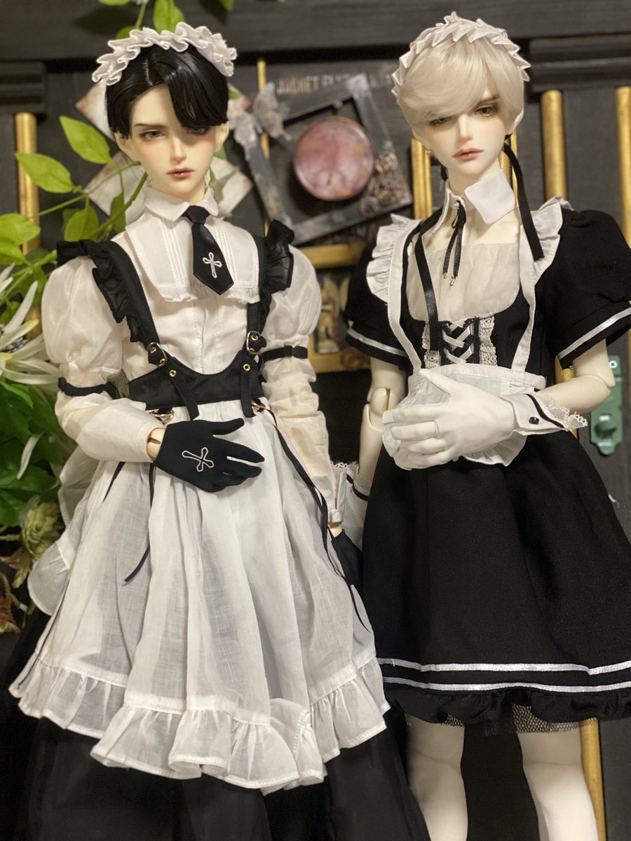 sae2zi's tweet photo. せっかくなのでメイド服、もう1人のsezzくんにも着せました〜❤️
めちゃくちゃ強そうなメイドさん達なんだけど〜‼️🤣
守られたい🖤😍🤍
#iosdoll #iossezz #sezz https://t.co/ZivXTcFBVL