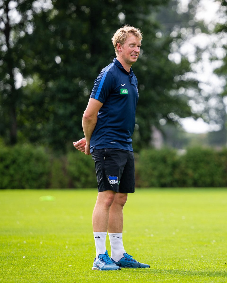 HerthaBubis's tweet photo. ℹ️ Trainerwechsel bei unserer #BSCU14! Tobias #Jung verlässt unseren Verein zum Monatsende nach knapp neun Jahren und schließt sich dem @fcbayerncampus an. Nachfolger wird Agostino #Burgarella, der bisherige Co-Trainer unserer #BSCU16. 🤝

✍️ https://t.co/emZYvZNBKY ⬅

#HaHoHe https://t.co/ocukyJIF78