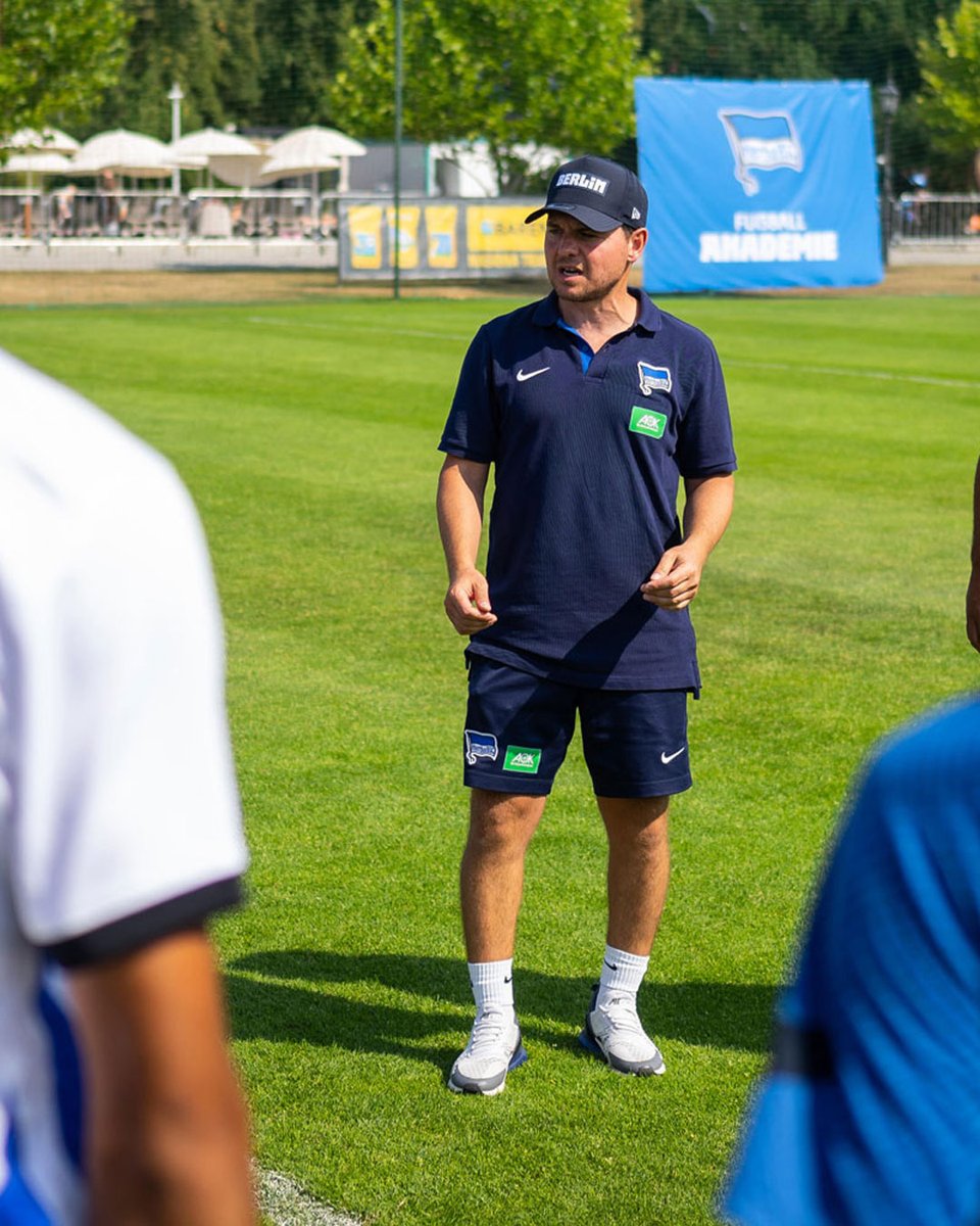 HerthaBubis's tweet photo. ℹ️ Trainerwechsel bei unserer #BSCU14! Tobias #Jung verlässt unseren Verein zum Monatsende nach knapp neun Jahren und schließt sich dem @fcbayerncampus an. Nachfolger wird Agostino #Burgarella, der bisherige Co-Trainer unserer #BSCU16. 🤝

✍️ https://t.co/emZYvZNBKY ⬅

#HaHoHe https://t.co/ocukyJIF78