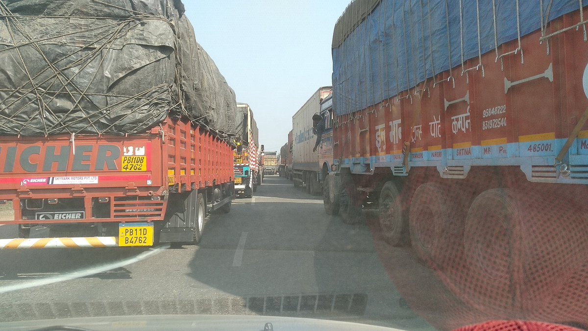 Pnisha5's tweet image. Six lanes R not enough....#GTRoad.... something more needs to be done to improve the pace of vehicle on this oldest&amp;amp; perhaps the most important road . So much of traffic jams due to diversions &amp;amp; it is supposed to be a highway @NHAI_Official  @TransportKE @nitin_gadkari @PMOIndia