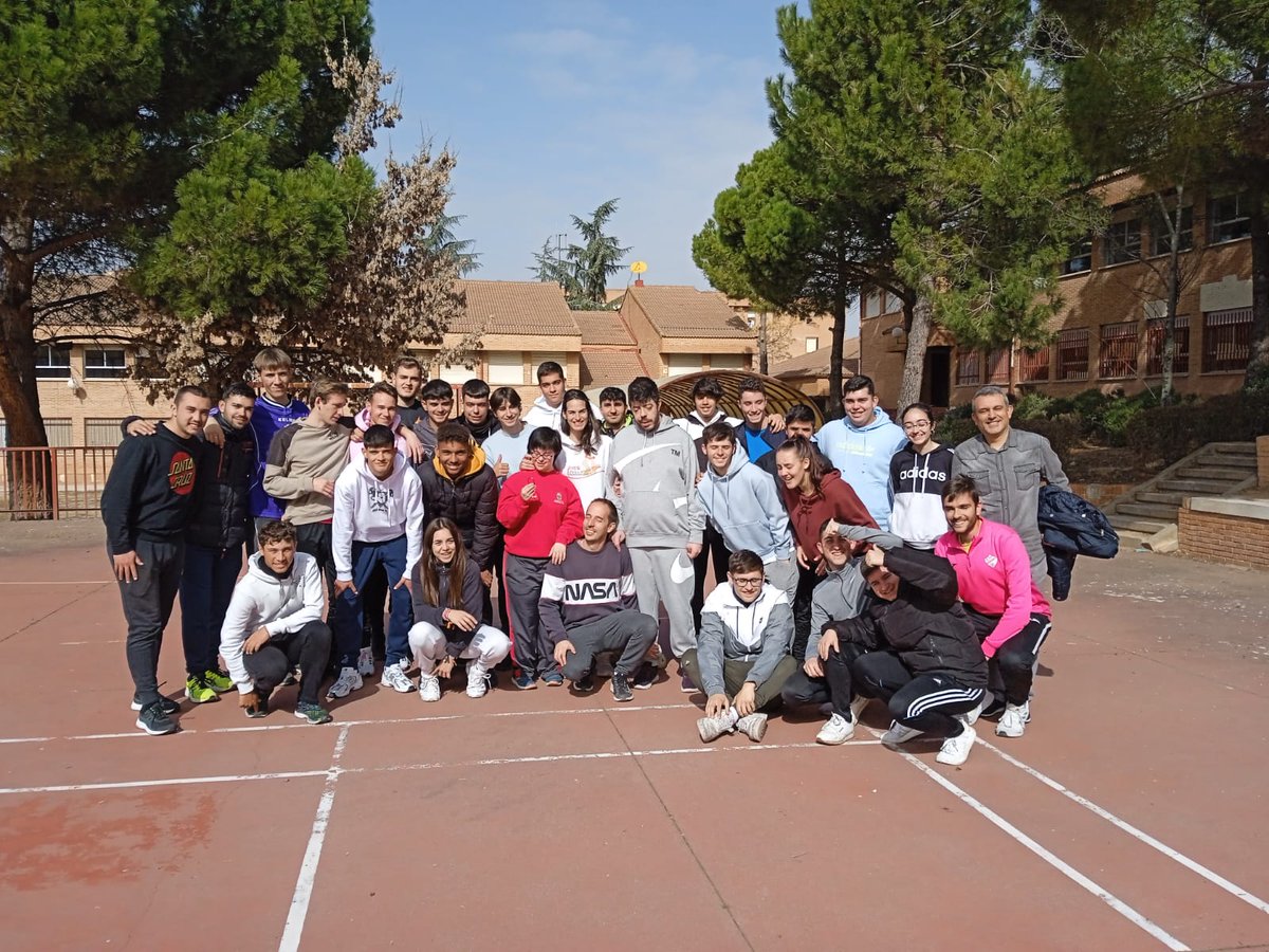 📢Estamos muy contentos de poder anunciaros que hemos retomado con muchas ganas nuestro proyecto "Vida sana para todos" 👩‍🏫Queremos agradecer a #FisioPiesDescalzos 👩‍⚕️, al Dr. Gonzalo Galicia 👨‍⚕️y al <a href="/IESAnaMarMatute/">IES Ana María Matute</a> 🏫 por su inestimable colaboración <a href="/educajccm/">Educación C-LM</a> <a href="/SanidadGU/">Sanidad Guadalajara</a>