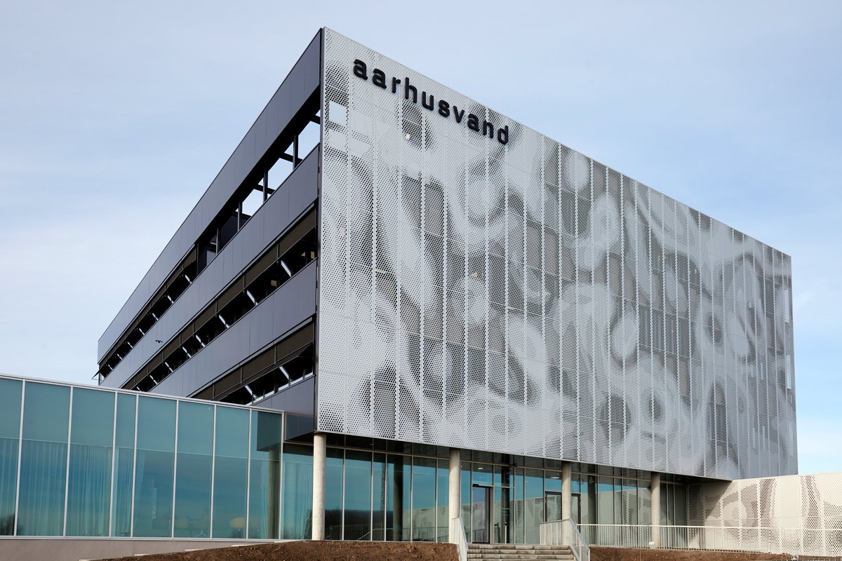 Aarhus Vand (@aarhusvand) on Twitter photo Kom til til indvielse af vores domicil 3/3 kl. 14:30-16:30, Hasselager Allé, 8260 Viby. Der vil vÊre taler v/<a href="/JBundsgaard/">Jacob Bundsgaard</a>, borgmester i Aarhus, <a href="/Besenbacher2012/">Flemming Besenbacher</a>, bestyrelsesformand i Aarhus Vand, & <a href="/JoernTrifork/">Joern Larsen</a>, CEO i Trifork. Tilmeld senest 24/2: joan.m.sorensen@aarhusvand.dk. Kom til til indvielse af vores domicil 3/3 kl. 14:30-16:30, Hasselager Allé, 8260 Viby. Der vil vÊre taler v/<a href="/JBundsgaard/">Jacob Bundsgaard</a>, borgmester i Aarhus, <a href="/Besenbacher2012/">Flemming Besenbacher</a>, bestyrelsesformand i Aarhus Vand, & <a href="/JoernTrifork/">Joern Larsen</a>, CEO i Trifork. Tilmeld senest 24/2: joan.m.sorensen@aarhusvand.dk.