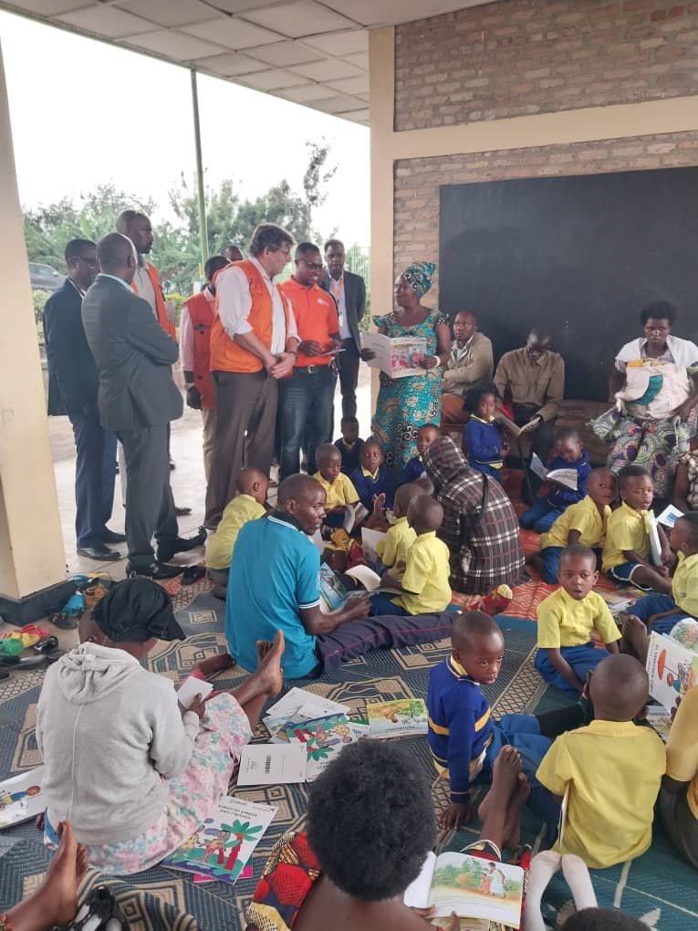 WVRwanda's tweet photo. #HappeningNow:@USAIDRwandaMD Jonathan Kamin is visiting Muyange Community Model ECD,supported by Uburezi Iwacu Activity.The Mission Director took time to interact with the children and care givers at the ECD.
1/2 https://t.co/5LcobhiMvf