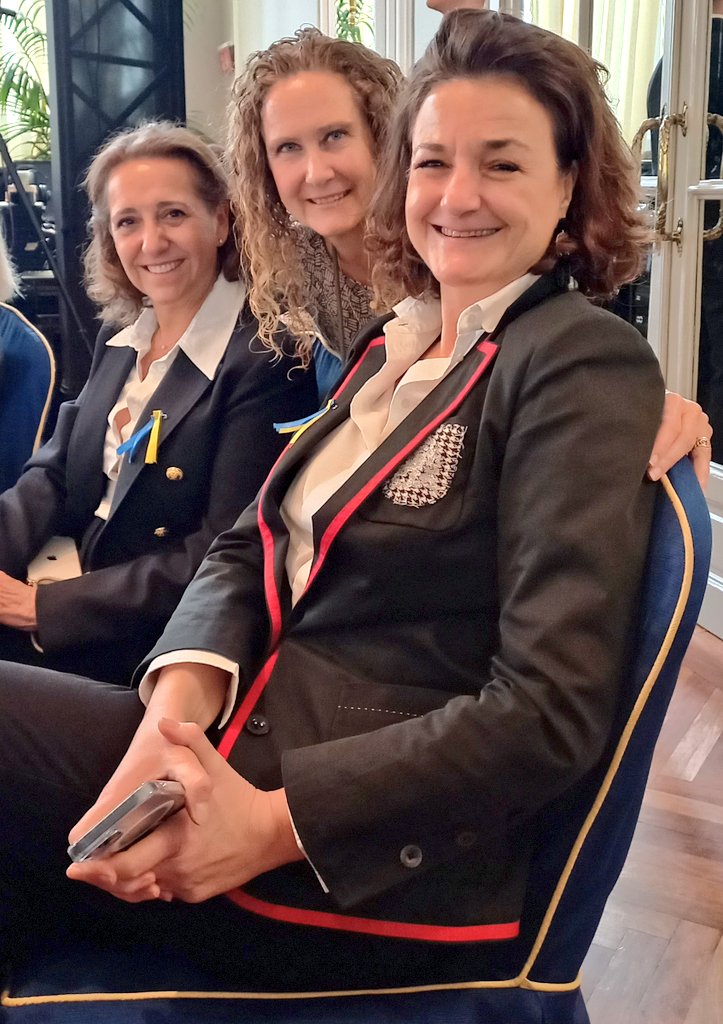 Blanca_Moraleda's tweet photo. Buenos días!  Desde el #CongresoContactCenter #230223
 Grandes profesionales trabajando juntos por el cliente y para el cliente #TransformacionDigital #Innovación #CX #ServicioCliente #ContactCenter https://t.co/omkFJNFaq7