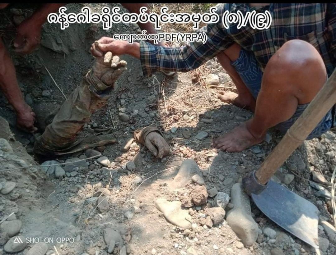 MannShein1's tweet photo. @htartha76128693
Due to many times mine attack, firing, FascistSAC soldiers who come out from  Ammo Battalion in KyaukHtu vlg, in #Magway Div's #HSaw tsp, 25 were killed &amp; many injured by GanGaw PDF from Feb16 to 19. KTM
#HelpMyanmarIDPs
#2023Feb23Coup 
#WhatsHappeningInMyanmar https://t.co/Z0tPtdPypA