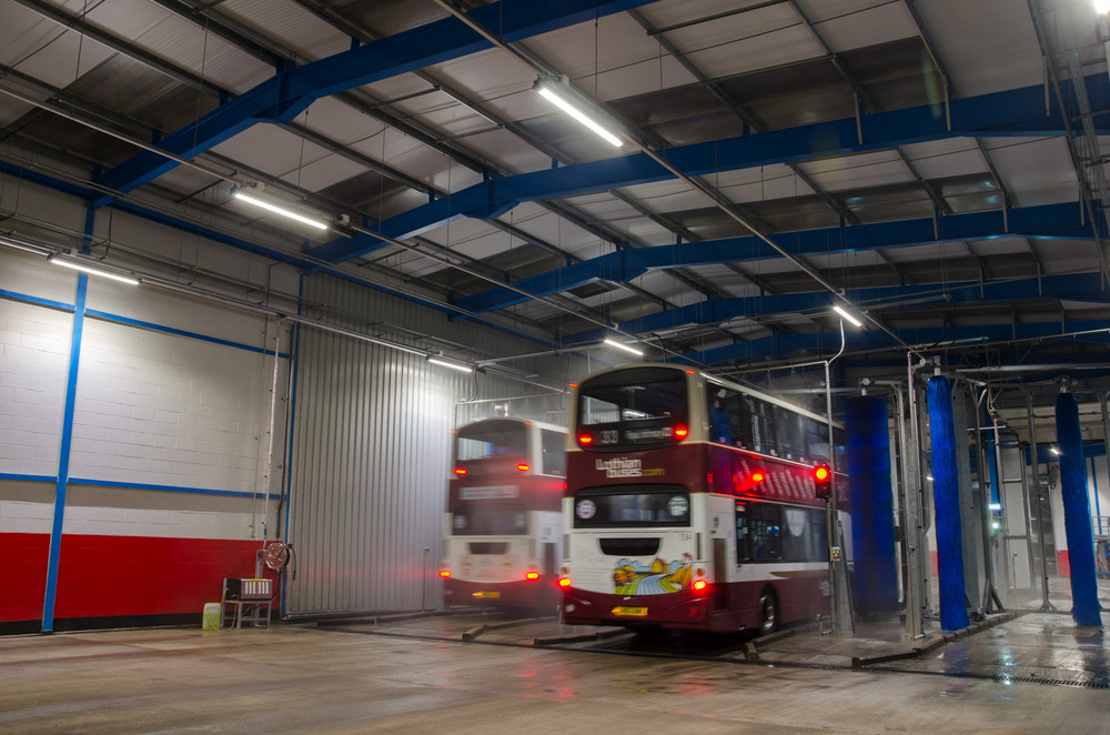 The Altum is an IP64 high/low bay emergency luminaire with a silver anodized extruded aluminum body and green polycarbonate injection  moulded end caps. 
Click for more: ow.ly/XJAI50DRaYj
#philippayne #emergencylighting #altum