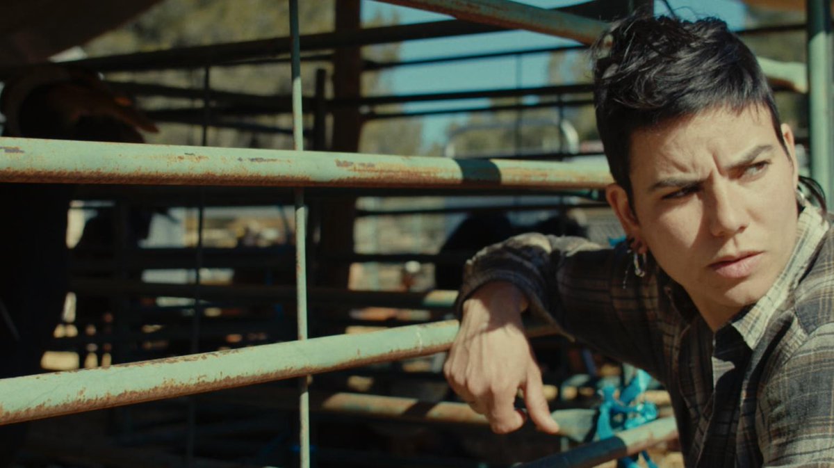 somFractal's tweet image. El documental #Alteritats, un retrat d'identitats lesbianes en tota la seva diversitat, de les nostres amigues @norahaddad_ i @alba_cros, serà a la Secció Oficial de Documentals del @festivalmalaga! 
Ja estem buscant trens per al 13 de març ✨