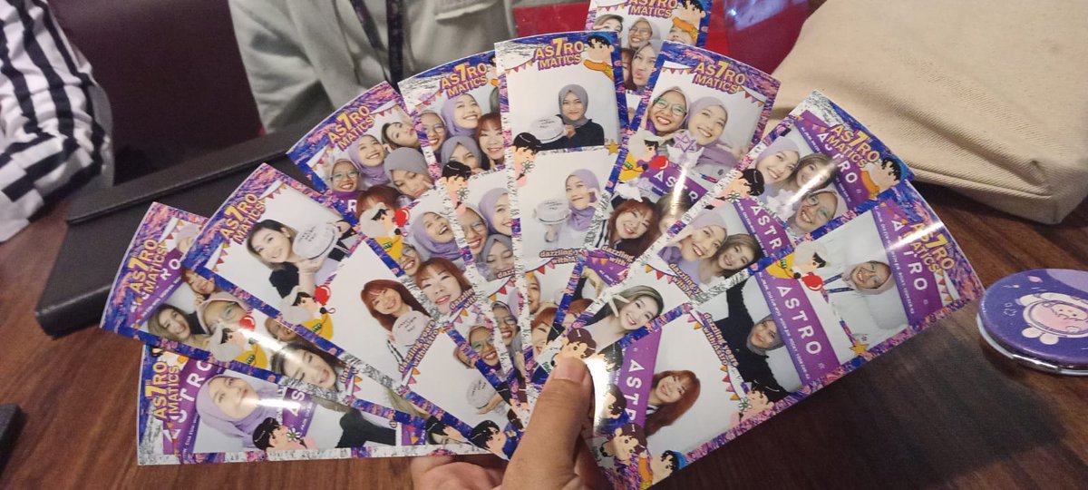 dianna_lalita's tweet photo. Happy 7th Anniversary ASTRO AROHA ๐๐
Seru banget 2 ketemu aroha dan phot photo ๐ฅฐ๐ฅฐ, karena ngga cukup jadi agak rusuh ๐๐
@AS7ROMATICS @photomaticsid
#AS7ROMATICS #AS7ROMATICS_GA https://t.co/tQZDHd49fY