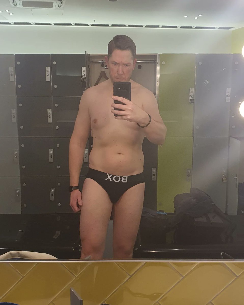 GavinWi79234383's tweet photo. Current shape 2 weeks into #bulk not bad starting point. No abs but leanest been for while. Legs shaking after #legday 2 of week, guess did something right 🤣 #bodybuilding #muscles #quads #letsgethuge #fitness #getwole #gethuge #quadzilla #TeamVikingMuscle #gymbox #gymboxbank https://t.co/yiioK8KvXB