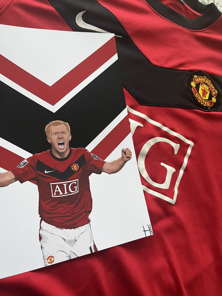 Hammo_Art's tweet photo. MATCH DAY GIVEAWAY🔴

Winner against Barcelona at Old Trafford on a big European night? This man knows all about that. 

If we beat Barca tonight I’ll give away a copy of my Paul Scholes print to someone.

Just:
🔁 Retweet this tweet
👊 Follow me
🤝 Tag a mate

#mufc #MUNBAR https://t.co/WTP40fHQnc